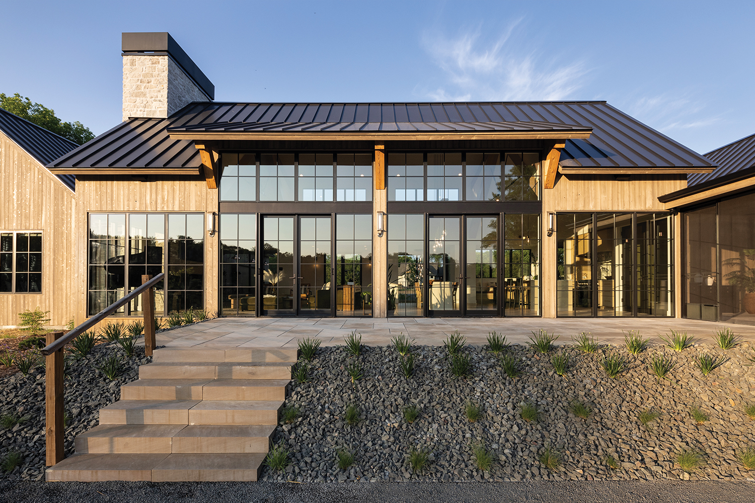 Walls of glass create a light-filled home in Minnesota 