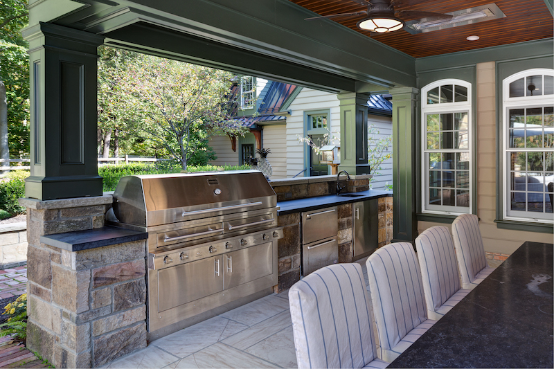 Outdoor_kitchen_with_galley